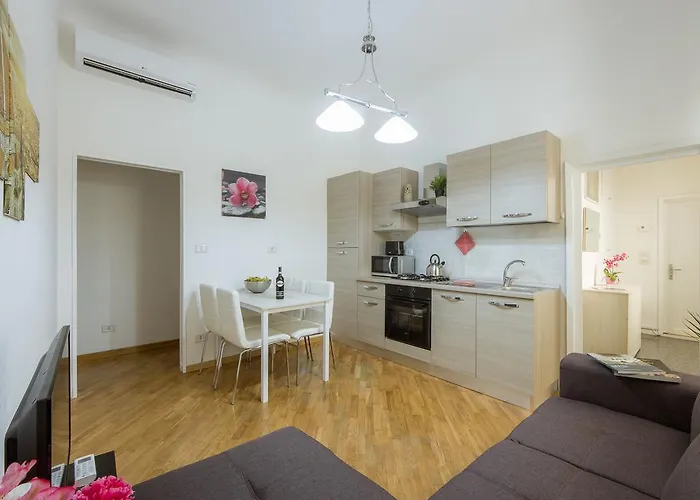 Stylisch Canacci 2 Bedroom Apartmán *