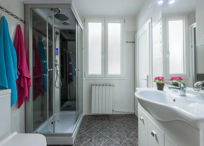 Stylisch Canacci 2 Bedroom Florencie