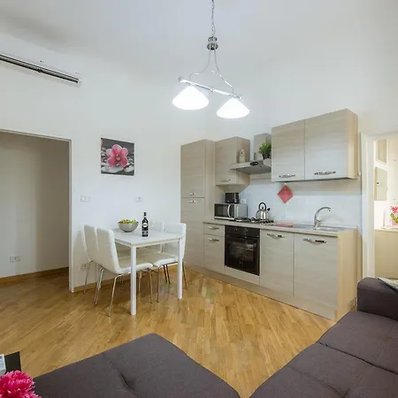 Canacci Stylish 2 Bedroom Appartamento *