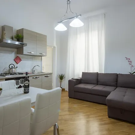 Canacci Stylish 2 Bedroom * Firenze