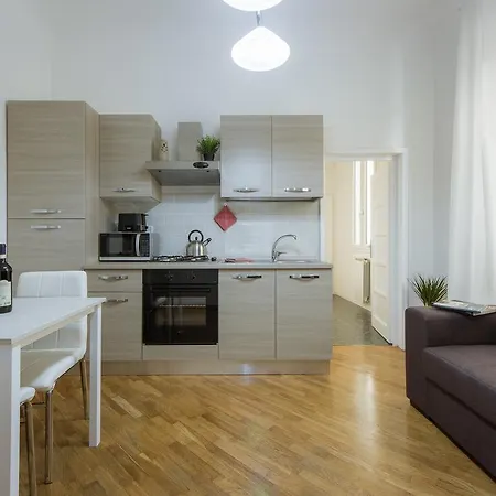 Canacci Stylish 2 Bedroom Appartamento