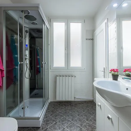 Canacci Stylish 2 Bedroom Firenze